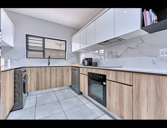 3 BEDROOM APARTMENT FOR SALE IN WATERFALL